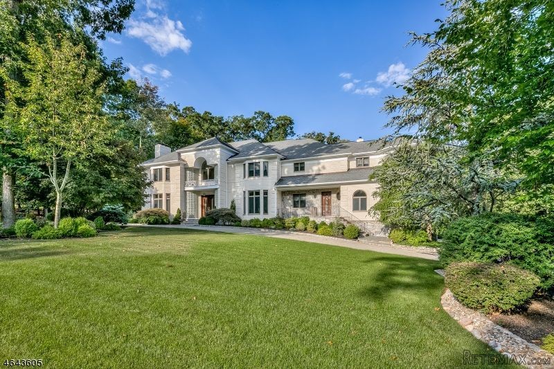 7 bedroom Detached House For Sale: 8..