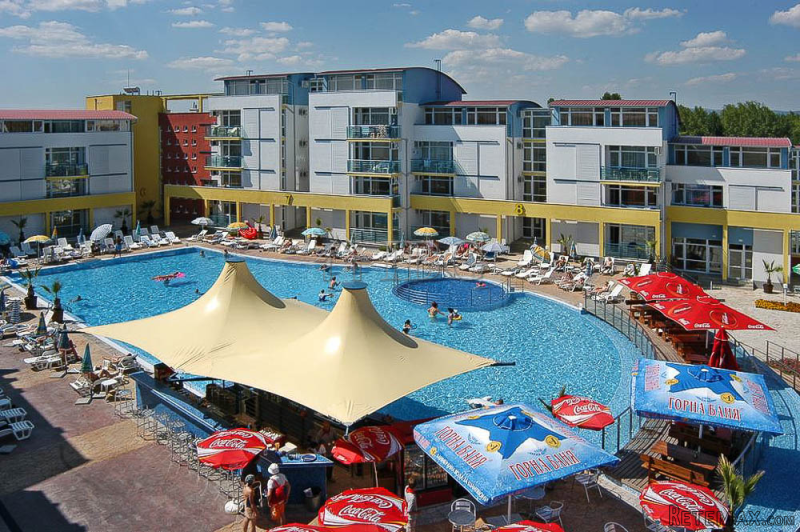 Furnished 1-bedroom apartment near..