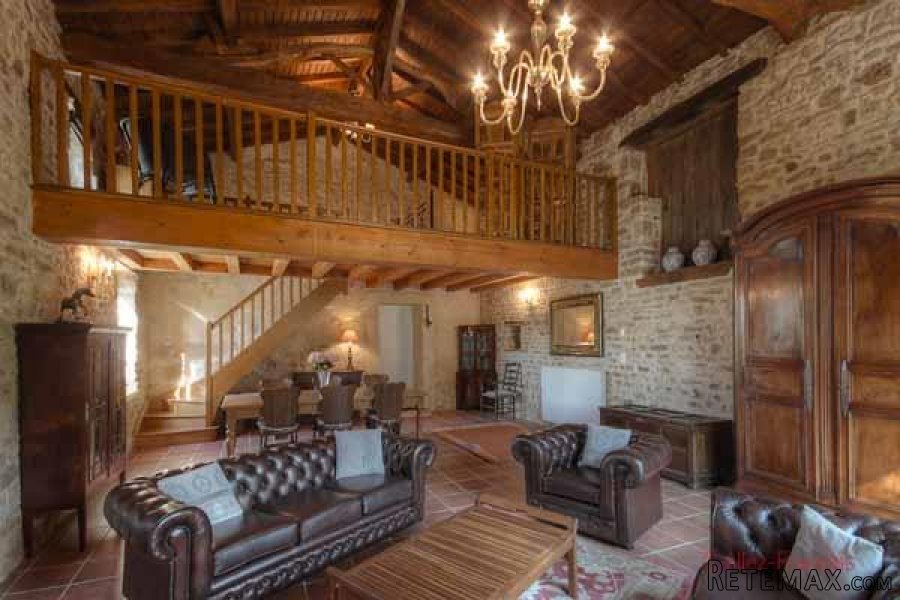 Souvigné (79) - Immaculate 5 bed/5 bath farmhouse, large.. - 5