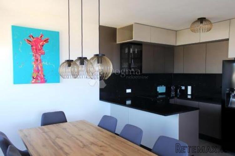 Stan: Podstrana 135 m2, novogradnja