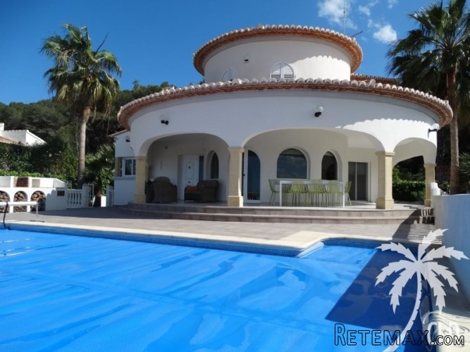 Well located villa, built in 2000, at the end of a cul de..