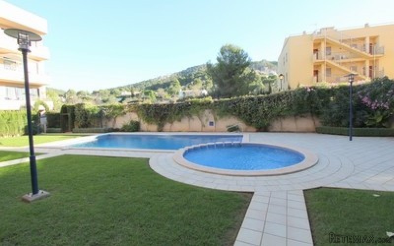 Lovely spacious garden apartment in the..