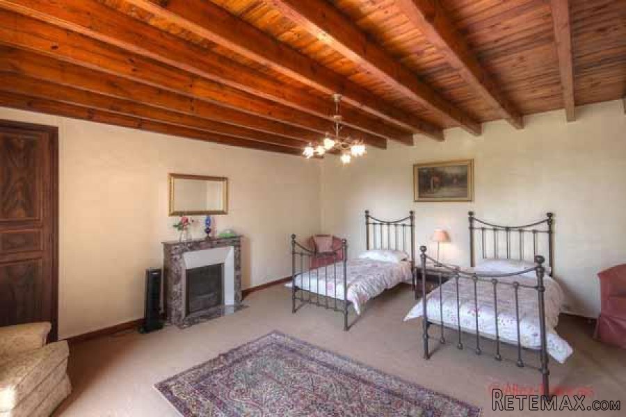 Souvigné (79) - Immaculate 5 bed/5 bath farmhouse, large.. - 10