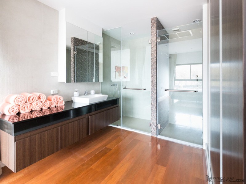 New 2-bedroom sea view condo at top..
