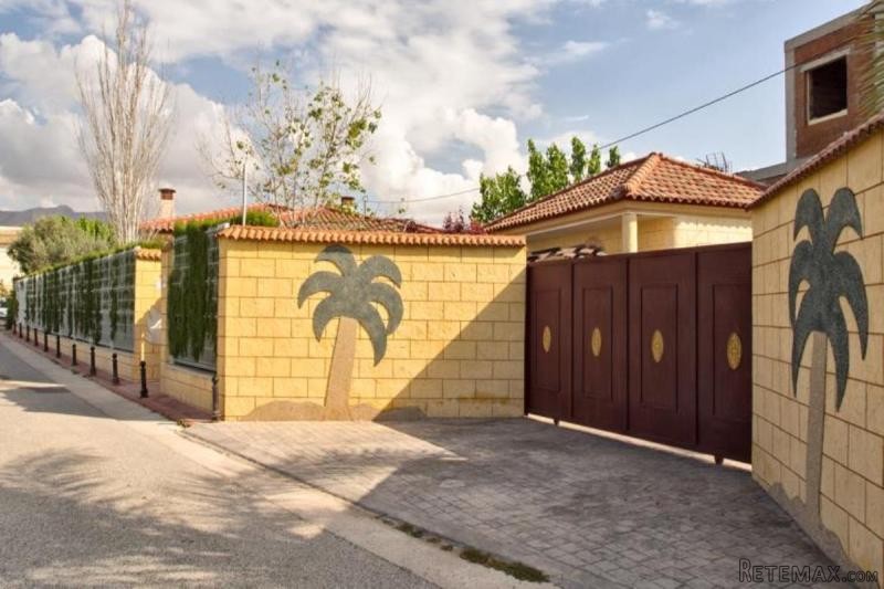 Detached villa with annex on edge of..
