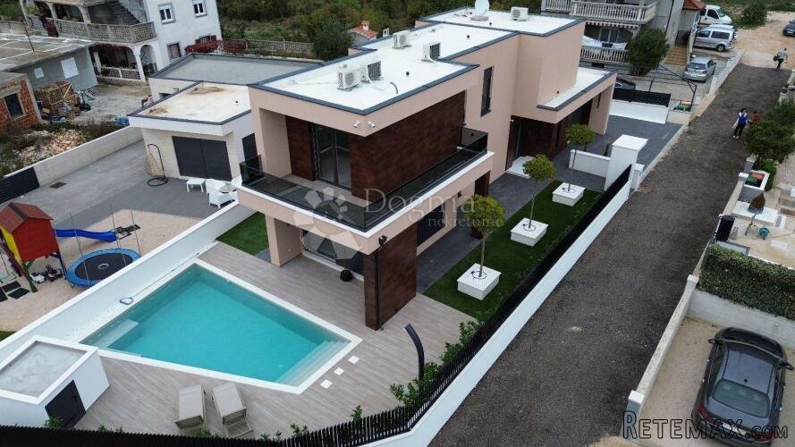 LUKSUZNA VILA S BAZENOM – VODICE - 2