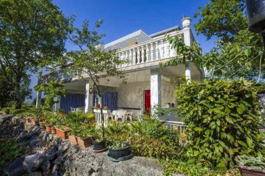 Prekrasna apartmanska samostojeća kuća u okolici mjesta M.. - 2
