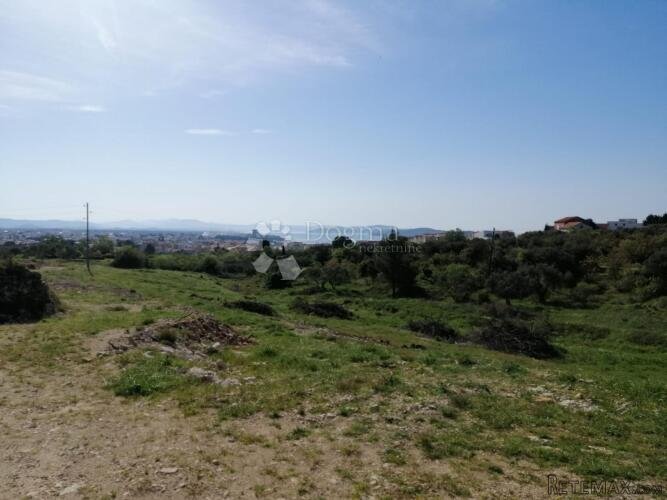 VODICE, atraktivno građevinsko zemljište sa pogledom na more - 2