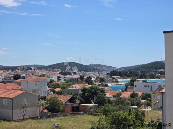 ROGOZNICA- STAN S PREDIVNIM POGLEDOM NA MORE 2.KAT - 3