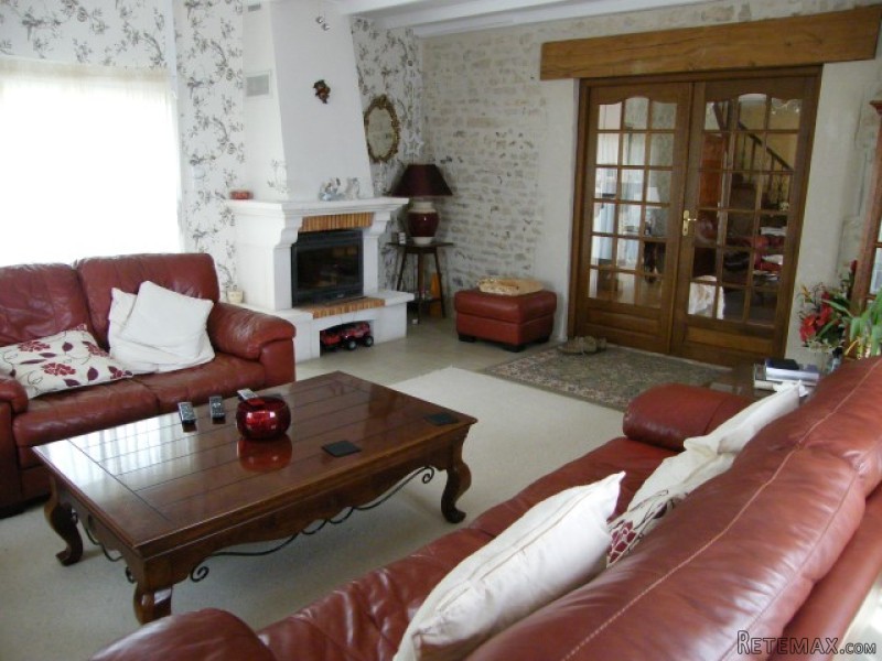 Pretty 4 Bedroom Country House - 2