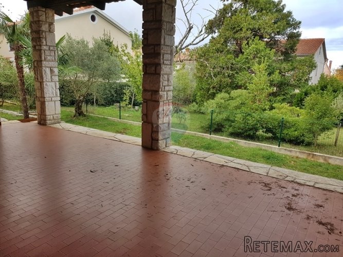 Kuća blizu mora sa velikom okućnicom - odlična lokacija - 5