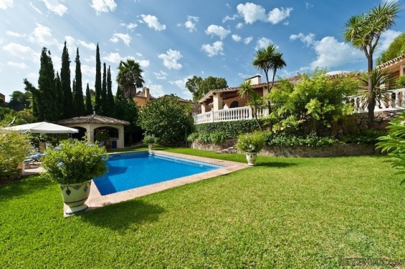 4 Bedrooms - Villa - Malaga - For Sale