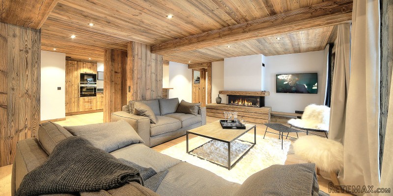 Superb 4 bed apartment, ideally located..