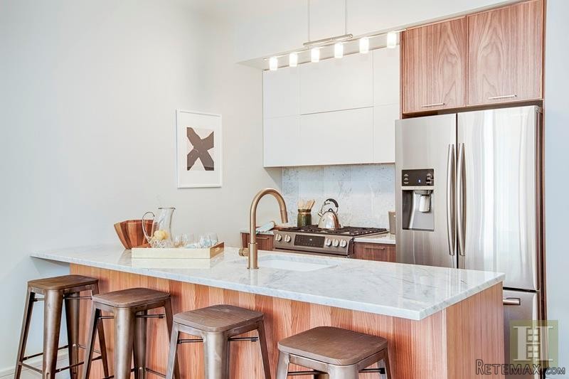 4 bedroom Apartment For Sale: 288 19TH..
