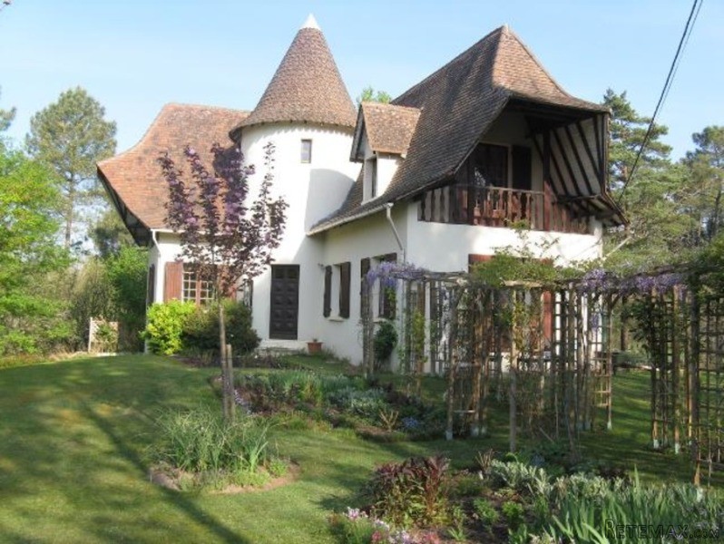Farmhouse On Edge Of Town With Garden..
