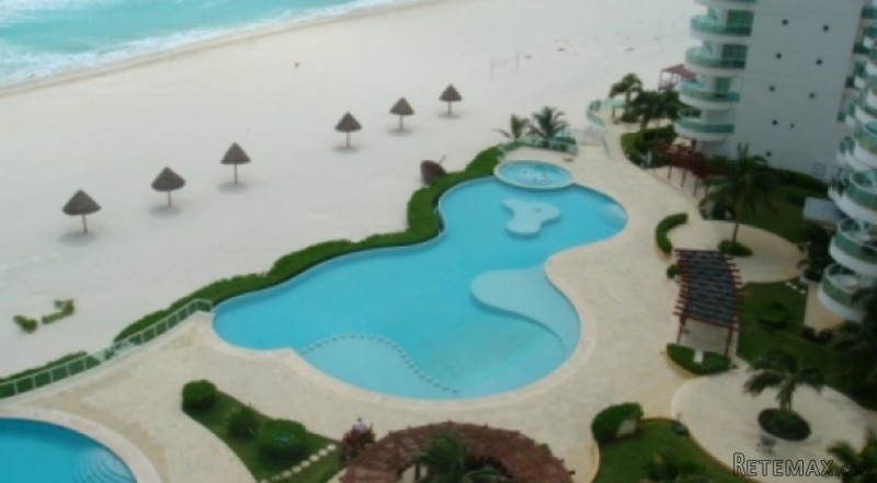 Beach front Apartment for sale in Bay..