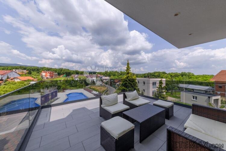 ZAGREB, MAKSIMIR, LUKSUZAN STAN 40 M2 S BAZENOM