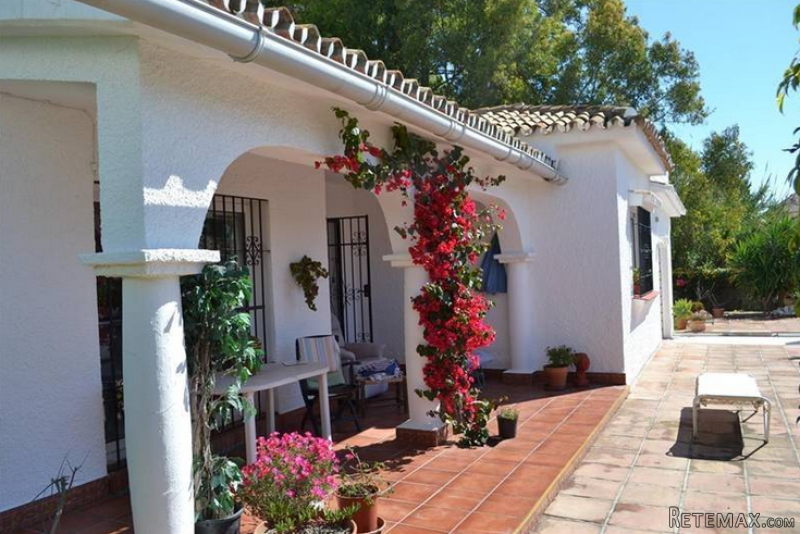 3 bedroom detached house for sale - 2