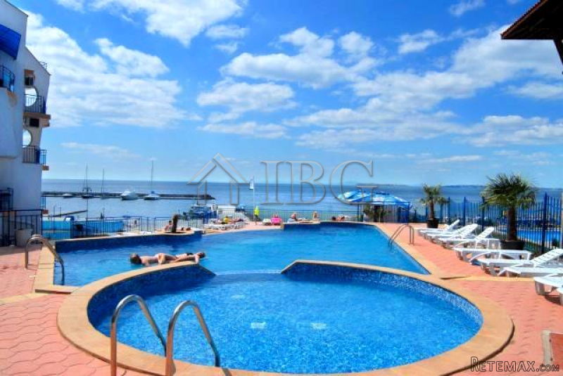 Sea view 1-bedroom apartment in Vega..
