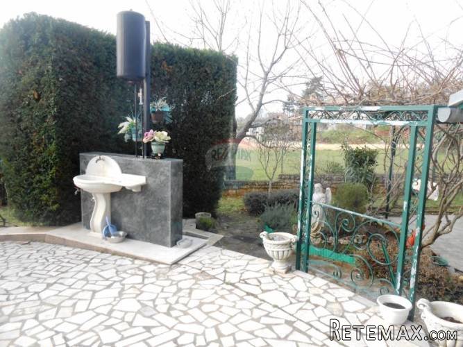 Istra, okolica Poreča, Vabriga, velika kuća sa potencijalom - 5