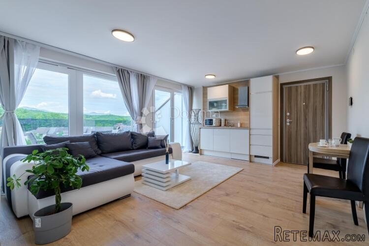 ZAGREB, MAKSIMIR, LUKSUZAN STAN 75 M2 S BAZENOM