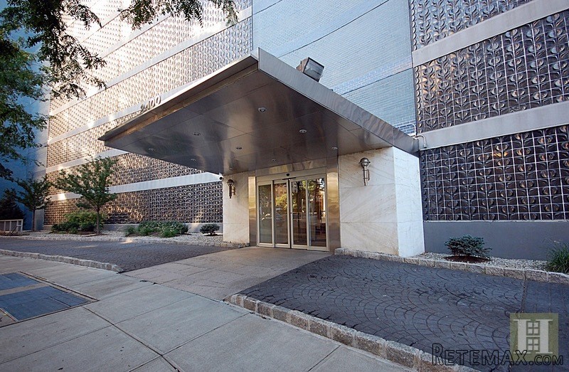 1 bedroom Apartment For Sale: 2400..