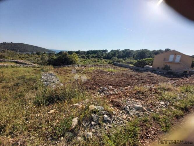 GRAĐEVINSKO ZEMLJIŠTE , MASLINICA 650m2 - 2