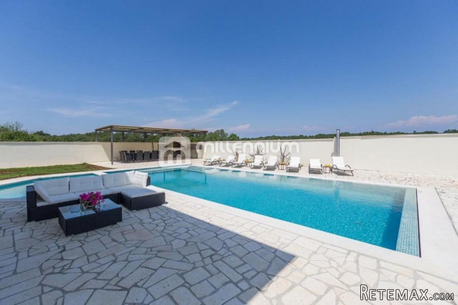Istra, Umag, vila s bazenom i velikom okućnicom - 3