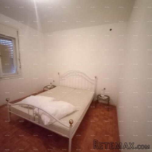 Prodaje se kuća sa tri stana, Umag - 3