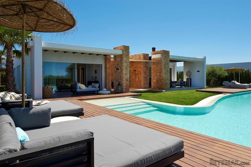 5 bedroom Villa For Sale: 33CalaConta..