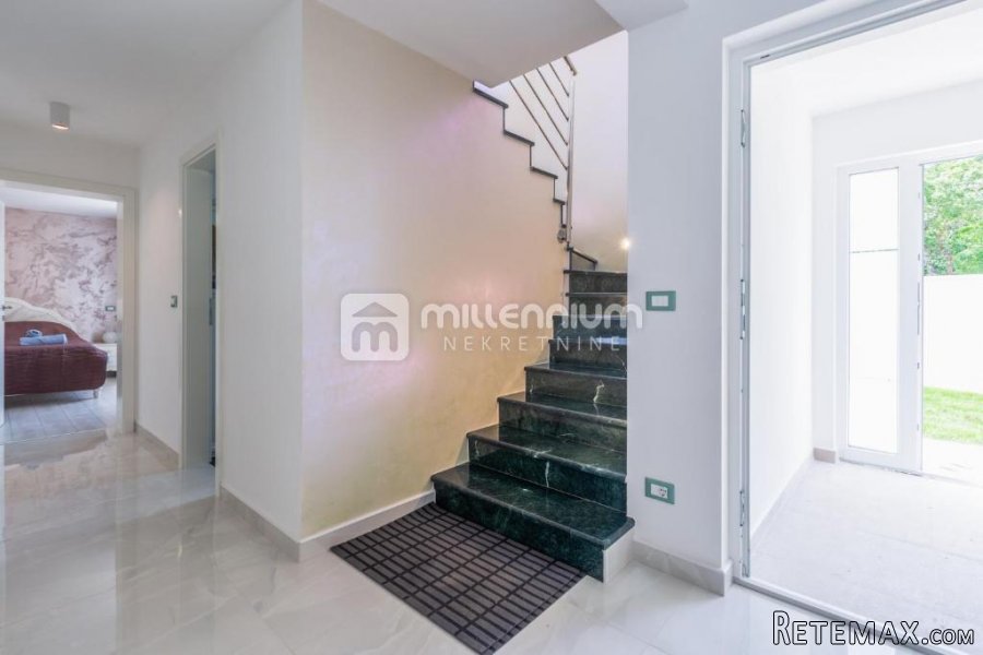 Istra, Umag, vila s bazenom i velikom okućnicom - 5