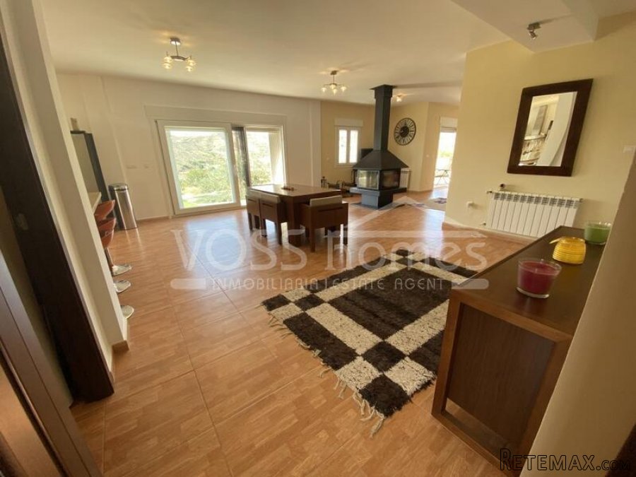 NEW & EXCLUSIVE LISTING TO VOSS HOMES - A huge, luxury.. - 16