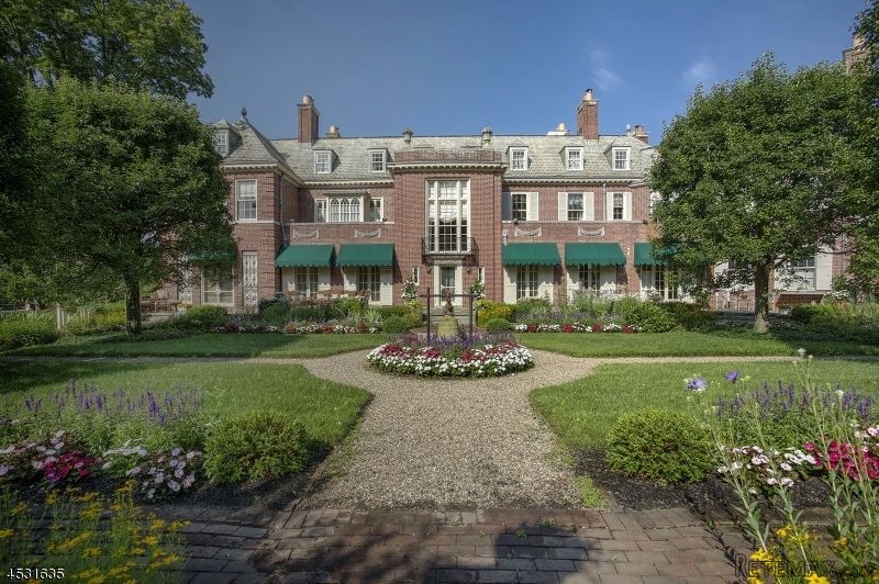 5 bedroom Detached House For Sale: 0.. - 2