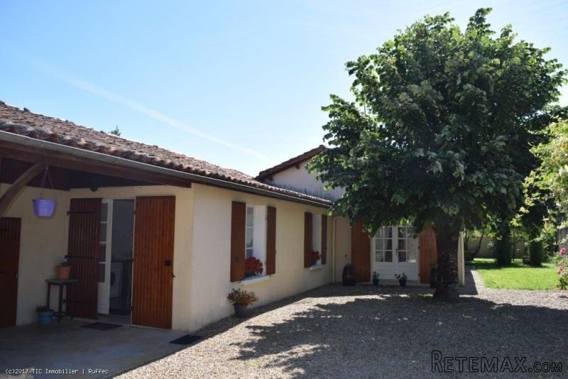 Bright And Airy 2 Bedroom Village House..