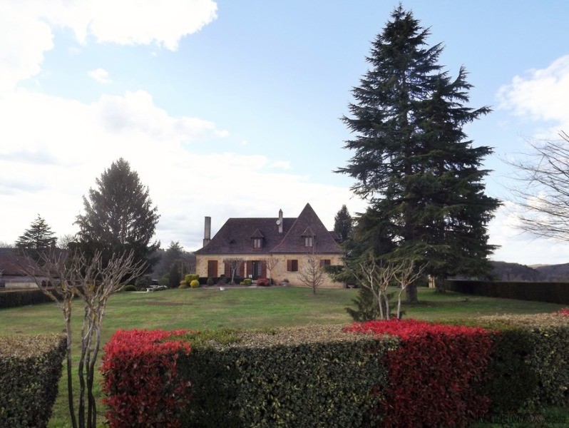 maison ALLES SUR DORDOGNE 445 000.. - 2