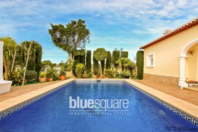 Stunning 4 bedroom villa with open views