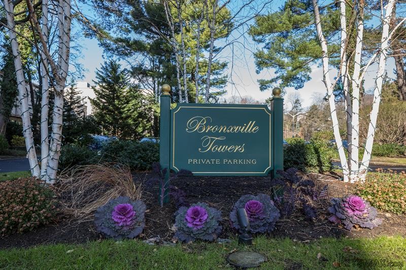 1 bedroom Commercial Property For Sale:..