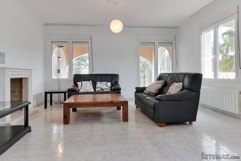 Large Luxury Villa 15 minutes walk into.. - 2
