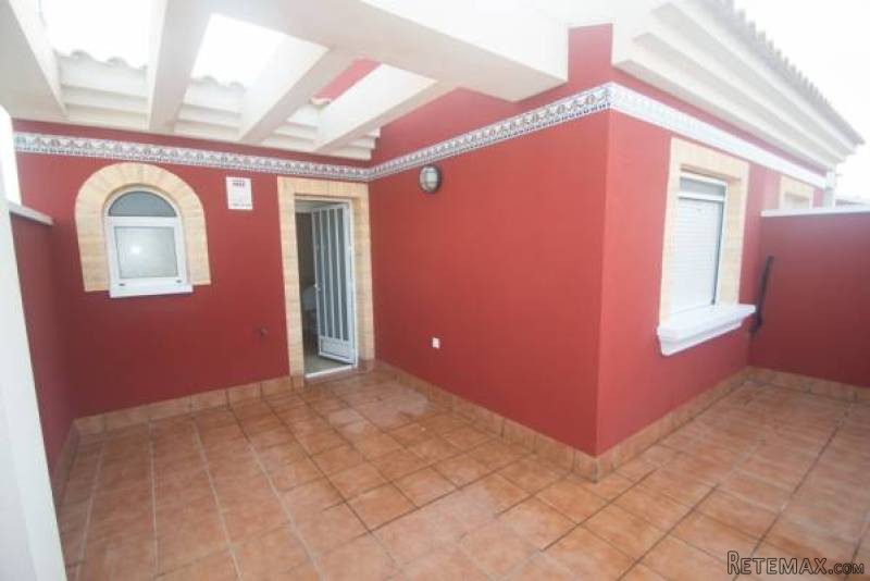 3 Bedroom 2 Bathroom Townhouse In..