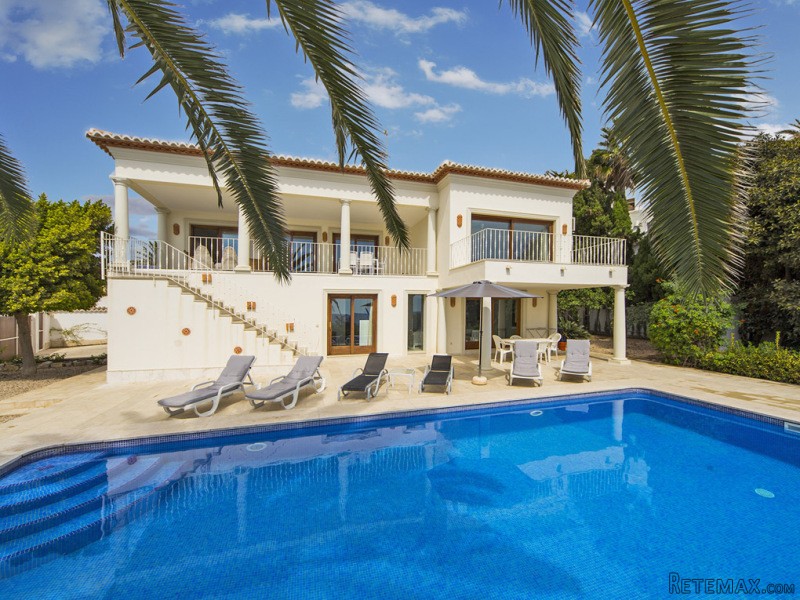 4 Bedrooms - Villa - Alicante - For Sale
