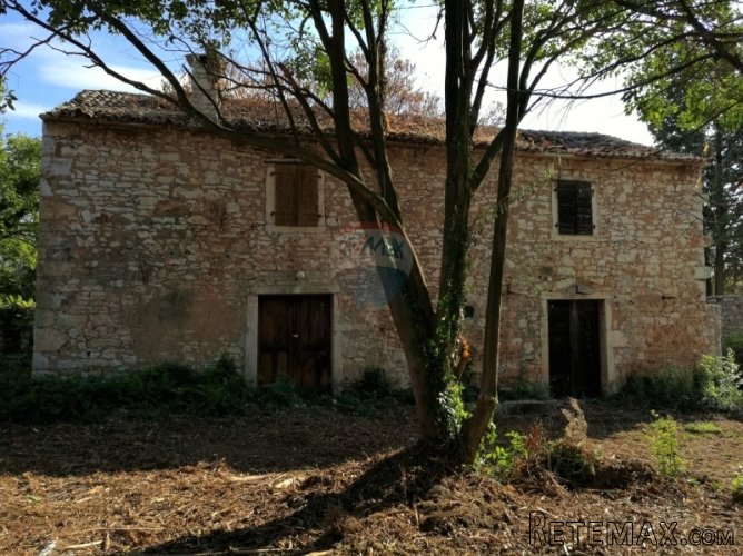 Umag, Kamena Kuća za adaptaciju