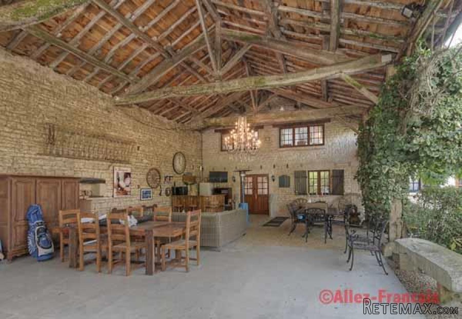 Fontivillié (79) - Detached property with heated pool set in..
