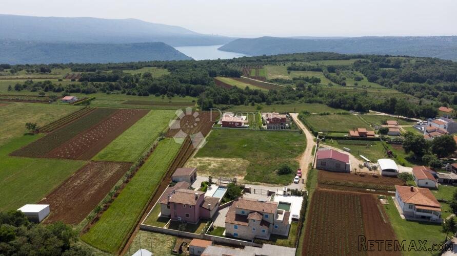 ZEMLJIŠTE NA MIRNOJ LOKACIJI