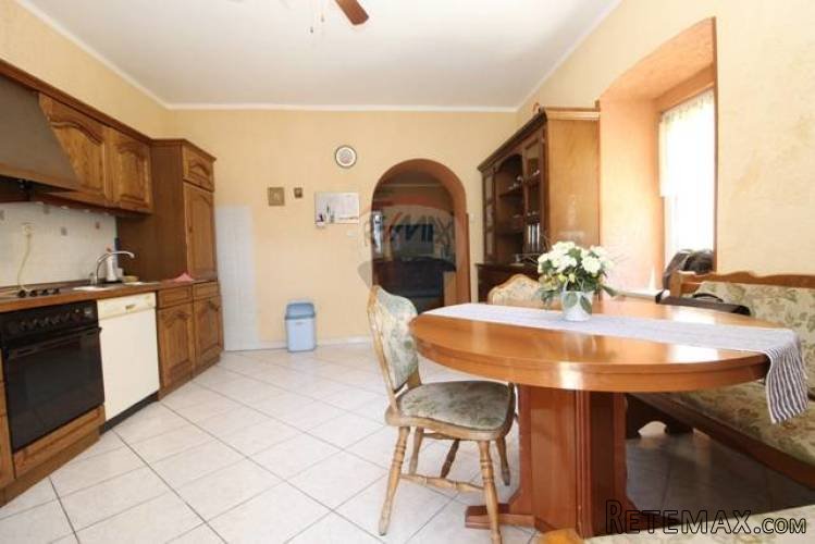 ISTRA, PULA OKOLICA, kuća s tri stambene jedinice 950m od... - 2