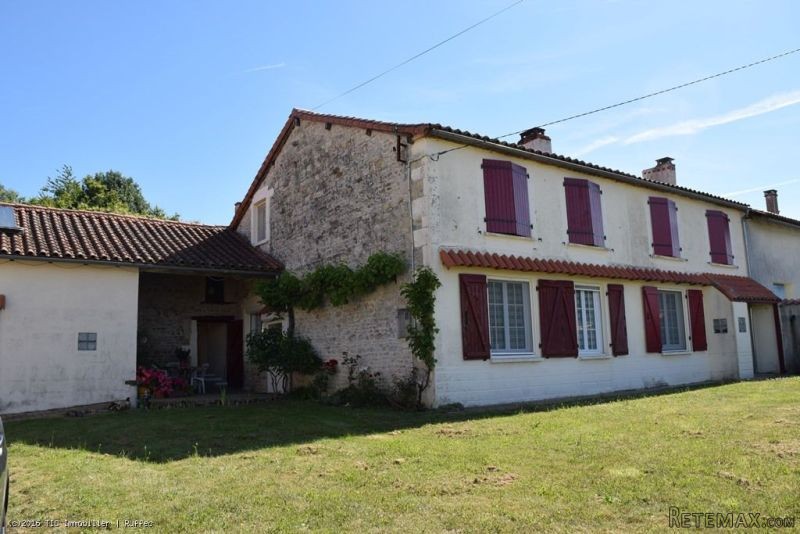 Well Proportioned 4 Bedroom Country..