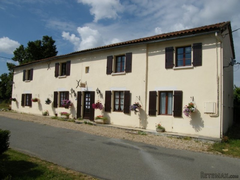 Pretty 4 Bedroom Country House