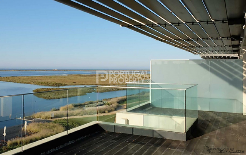 Stunning Luxury Frontline Penthouse..