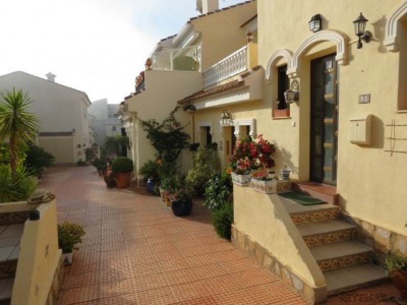 2 bedroom, 1 bathroom Apartment, (build..