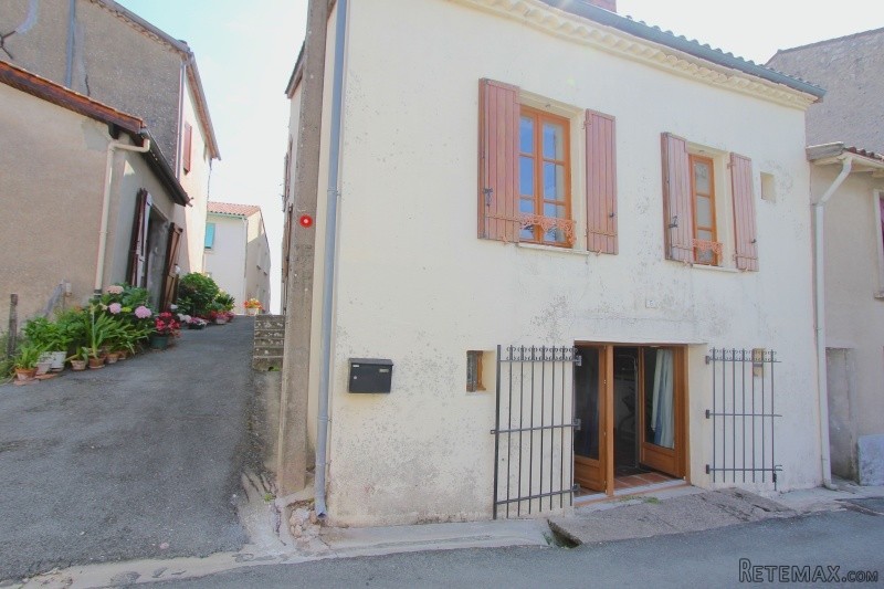 Charming, fully-renovated townhouse..