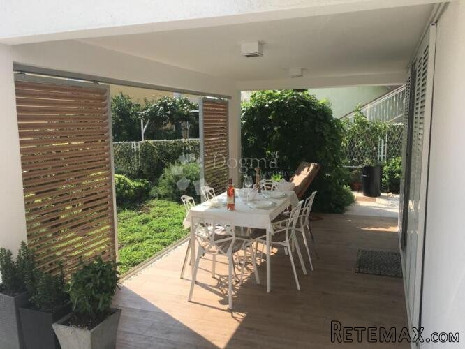 BRODARICA - Šibenik - prekrasna kuća uz more - top lokacija - 3